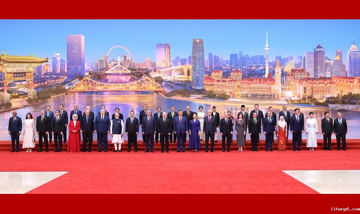 习近平和彭丽媛为出席2025年上海合作组织峰会的国际贵宾举行欢迎宴会
